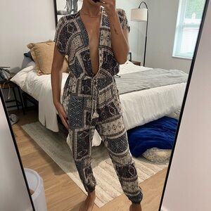 Pattern v-neck jumpsuit